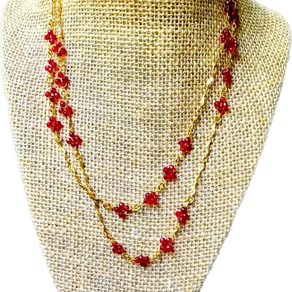 🍒18” Necklace with Small Scarlet Flowers Sitting on a Gold Tone Vine Like Chain - Picture 2 of 7